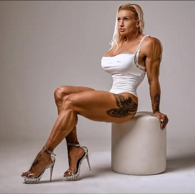 Lilly Gymbutt (ifbb PRO)