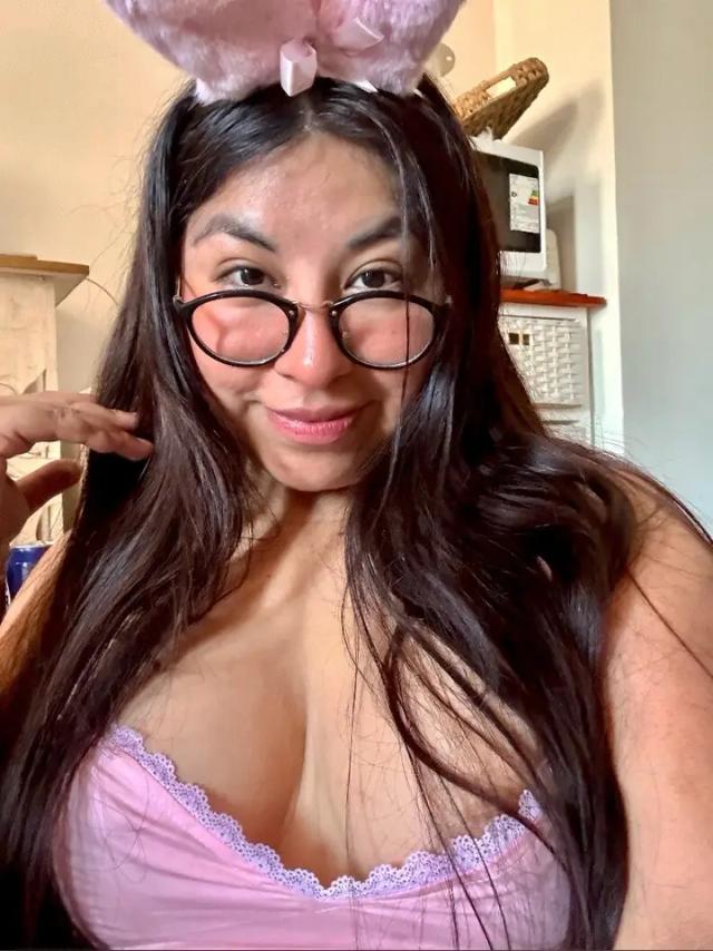 ℍ𝔼𝕃𝕃𝔼ℕ  🩷Cutie and HairyPussy 🔥