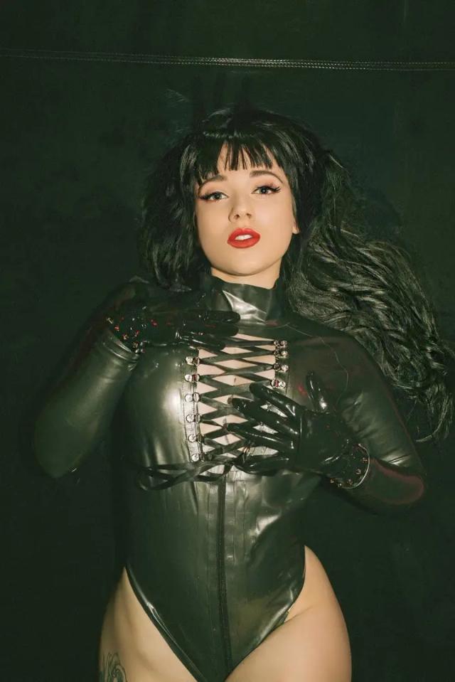 Mistress Felina 🇩🇪 🇬🇧
