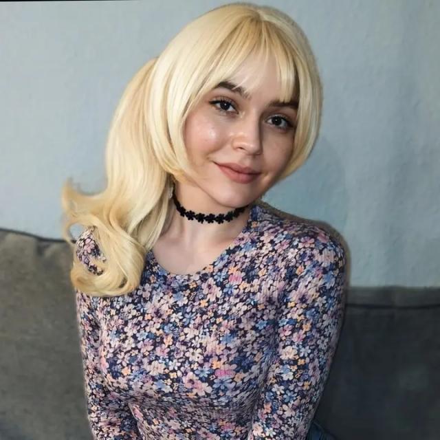 Amber May
