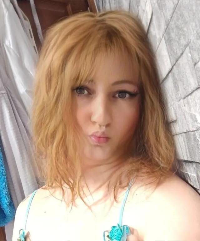 TeenishShemale