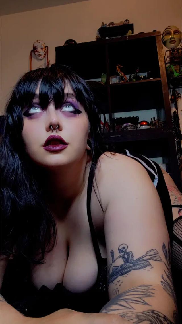 Ur fav goth