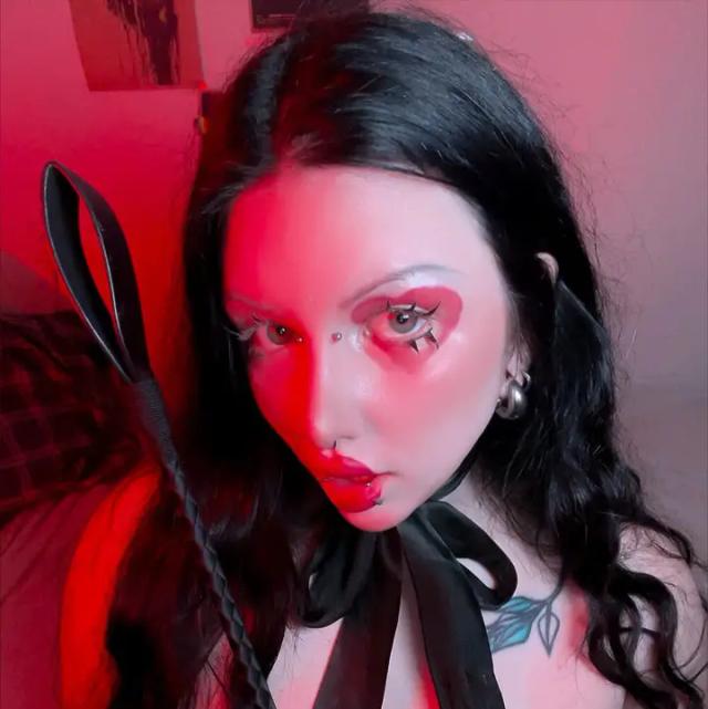 Kira Goth Girl 🖤