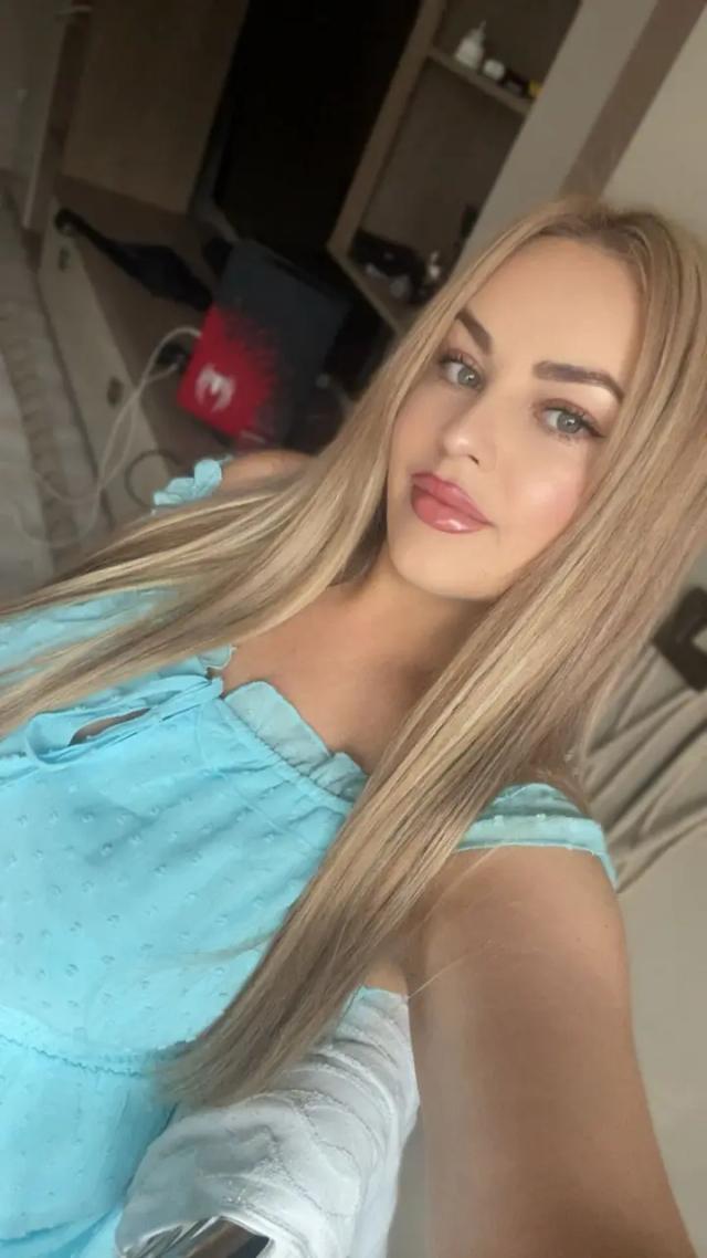 Lizz.Hottie