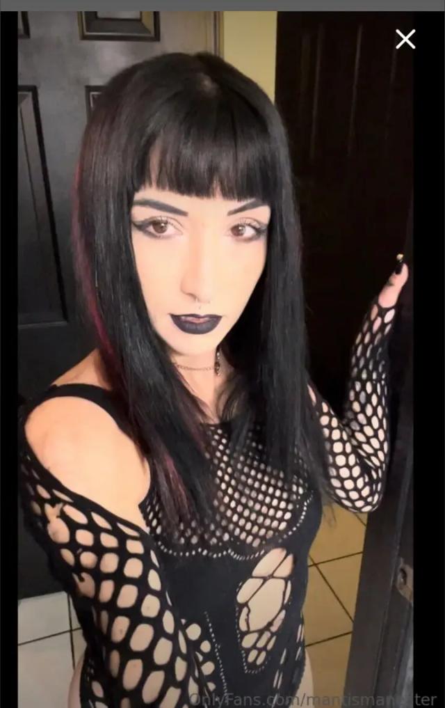 Mistress Mantis | Goth Mommy