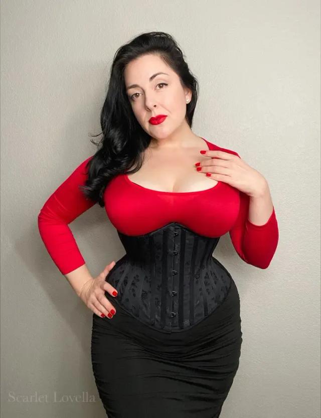 SCARLET LOVELLA