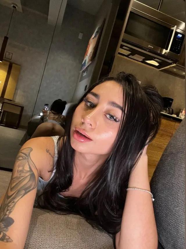 NICOLE 🦋