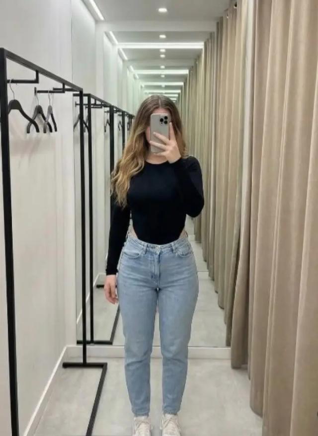 Lara X