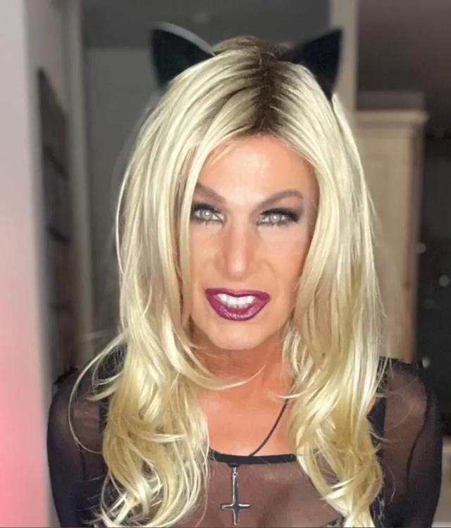 Beautiful Mature T Girl Model