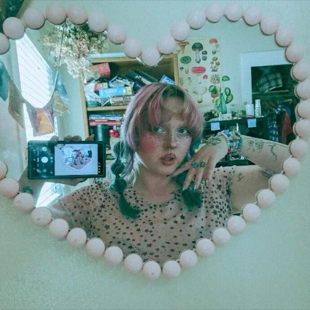 Bratty Mars