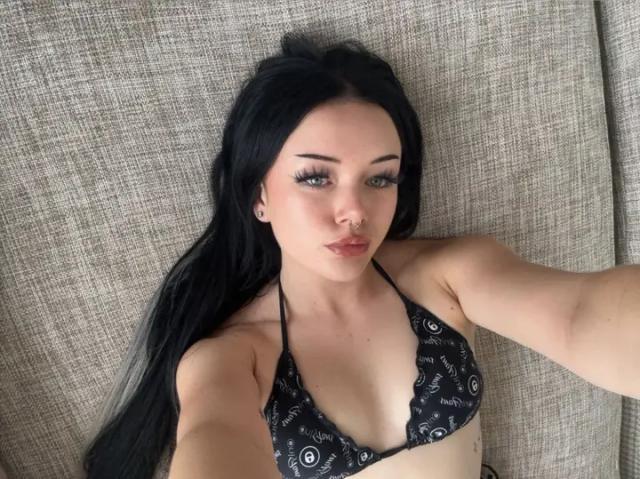 Mia Moon 🍑