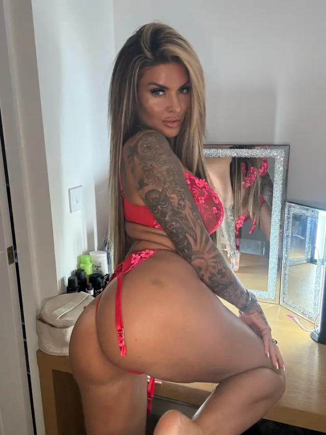 Tattooed Kayleigh Wanless