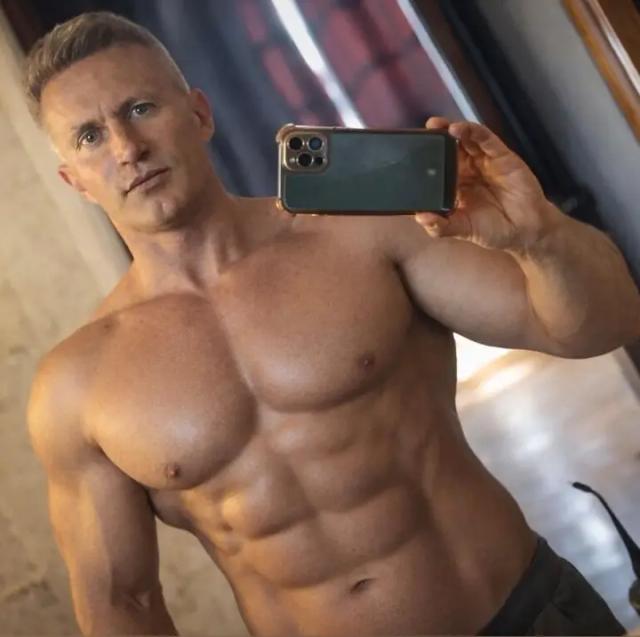 Rick Angel (+18)