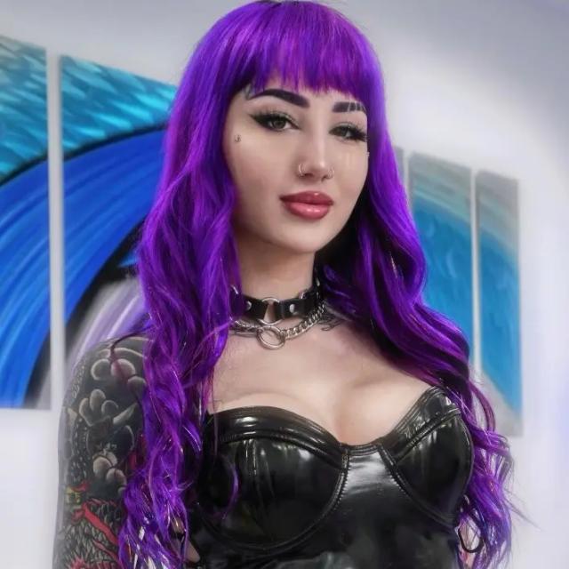 VALERiCA STEELE