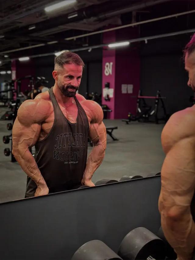 Muscle worship
