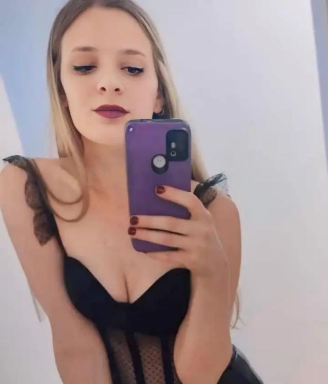 Clarita Big ass