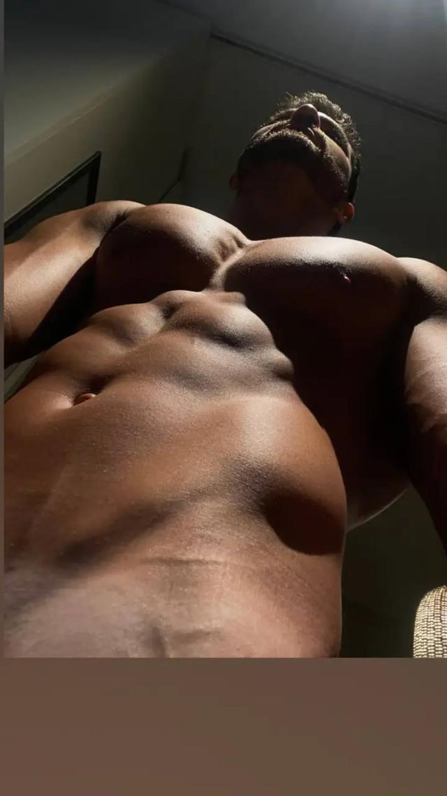 Big dick Tavo
