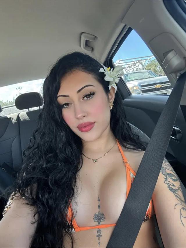 laura𝜗𝜚