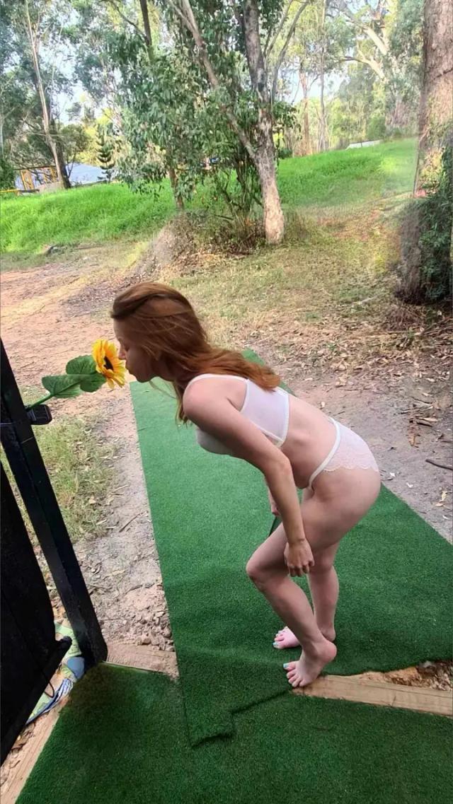 Sexy Australian natural little redhead.