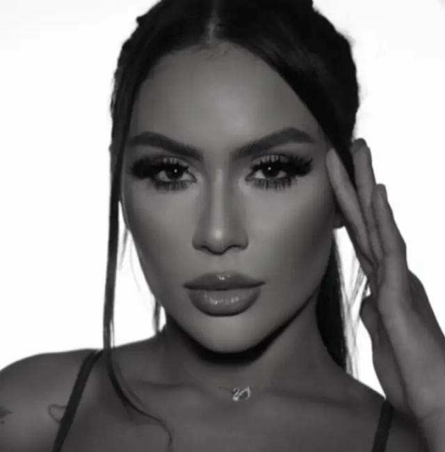 ANITTA HOT