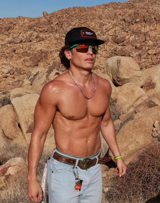 Troy Pes