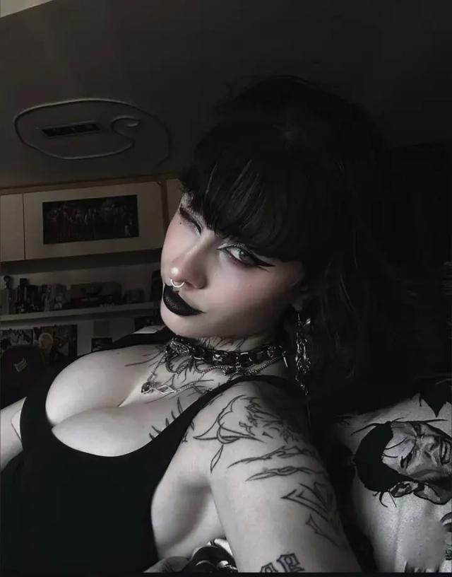 Mary 🖤🦇