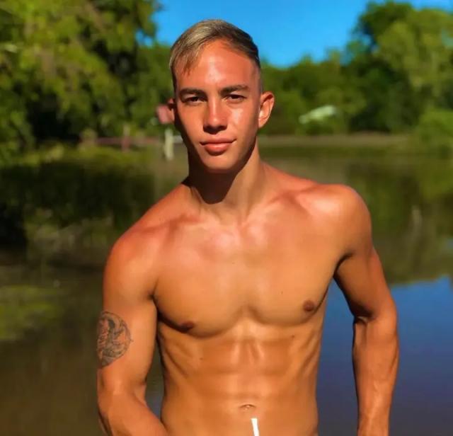 𝑻𝒐𝒏𝒚 𝑯𝒆𝒎𝒔𝒘𝒐𝒓𝒕𝒉 🌴