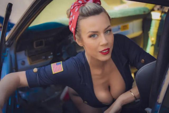 Getinthecar_