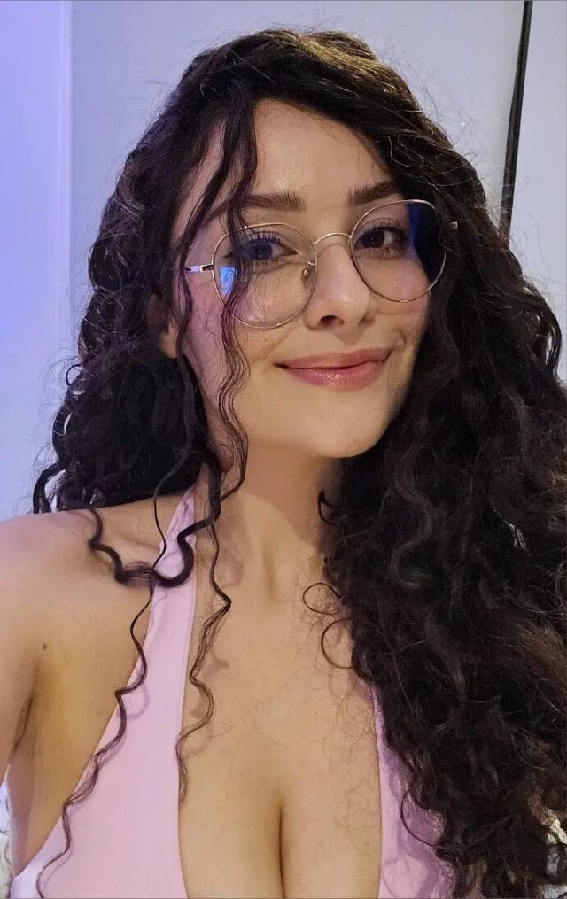 Scarlet Curly FREE