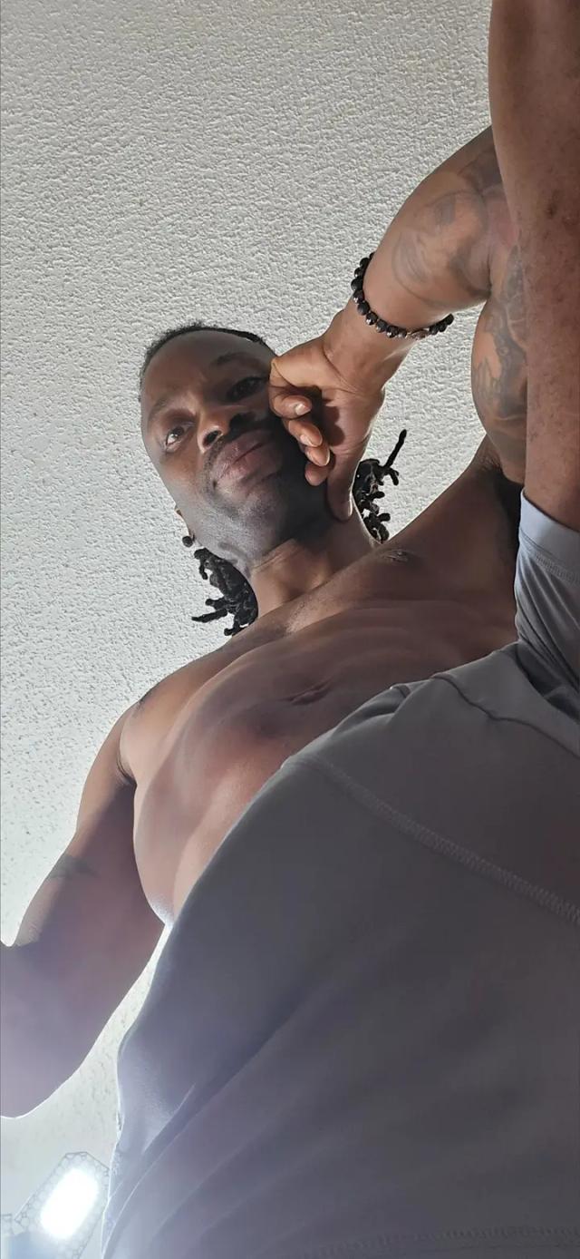 Ricky Blacc free pass