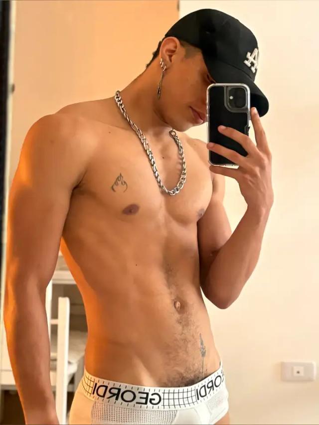 Mike Castaño.