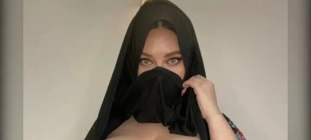 @FairuzaPersiana Financial Dominatrix