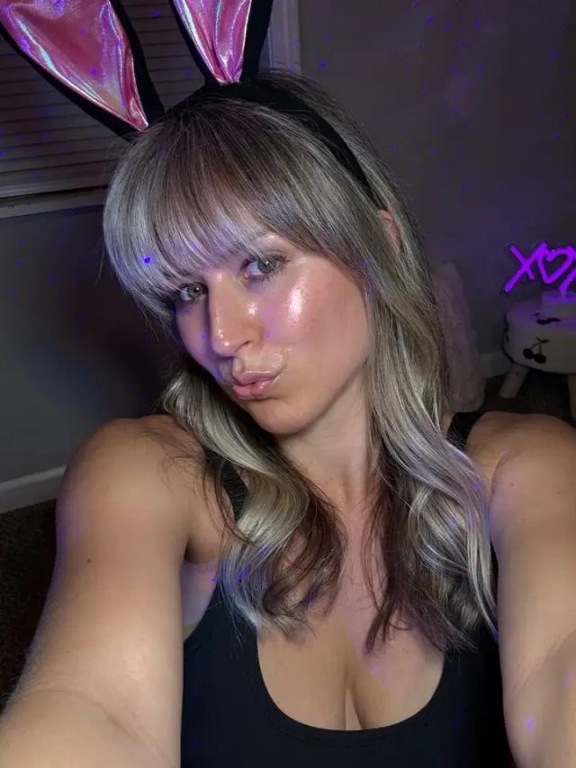 Grlnxtdoor111