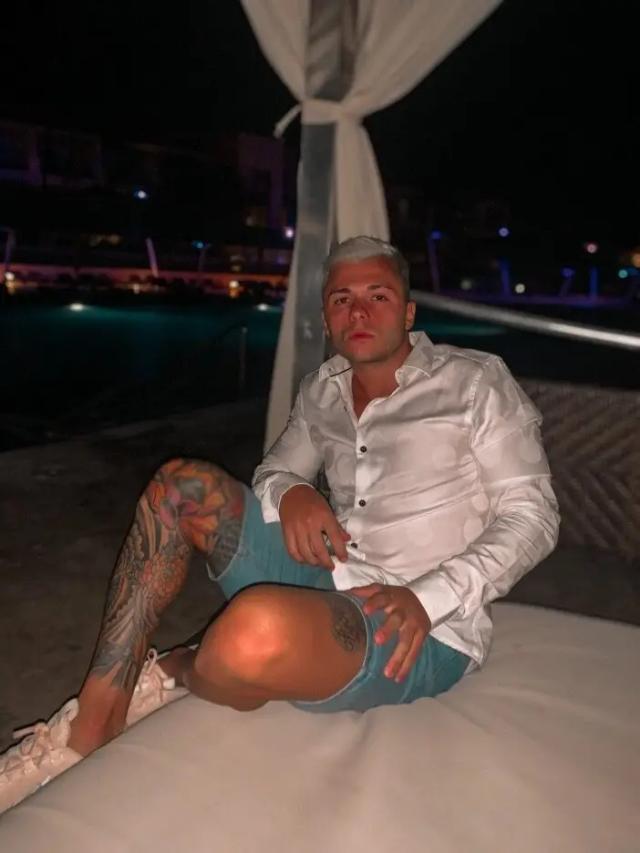 TATTOO MODEL 4.3% 🔝🔥🍌CONTENT