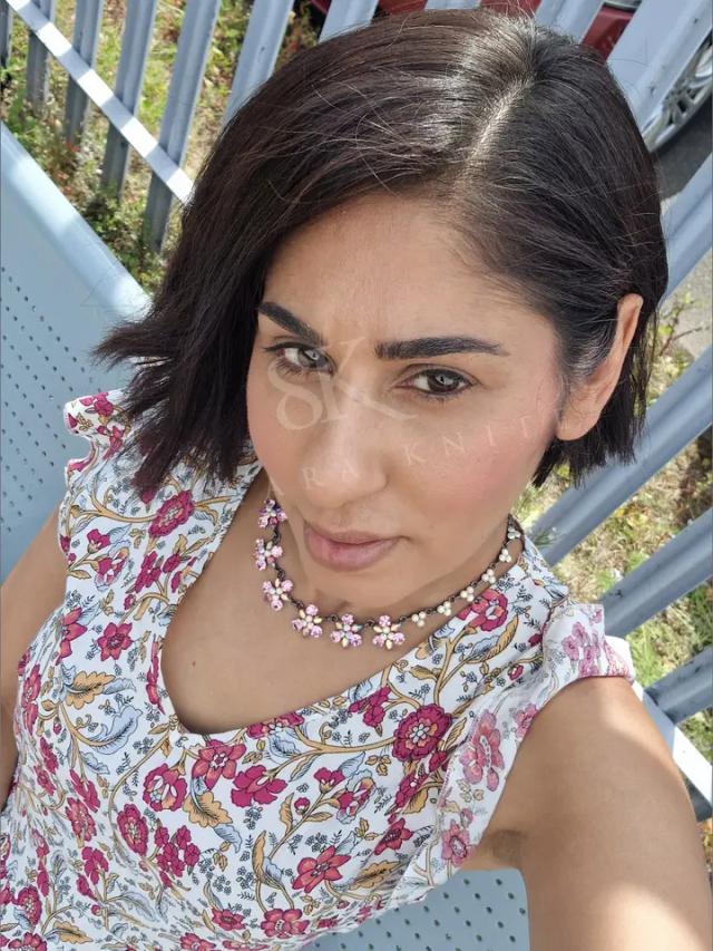 Sahara Knite