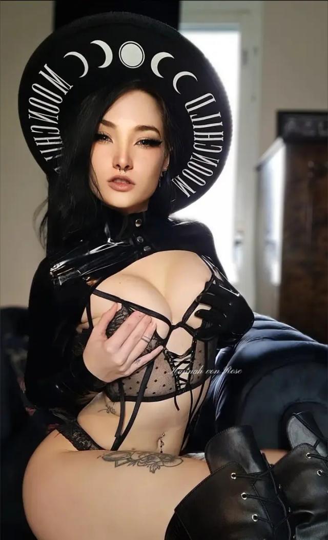 Hannah Von Rose