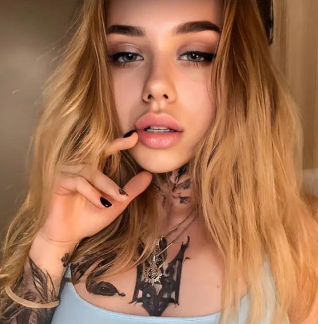 𝙎𝙘𝙖𝙧𝙡𝙚𝙩𝙩 ❤️