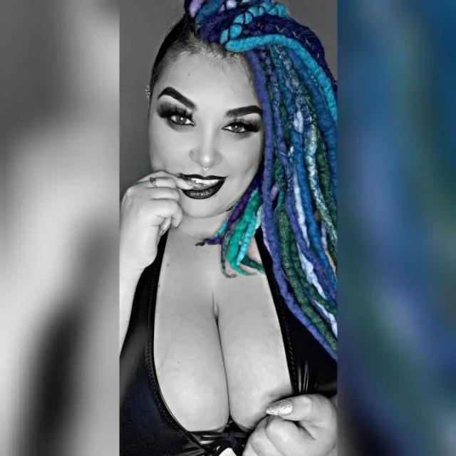 Curvymissminx