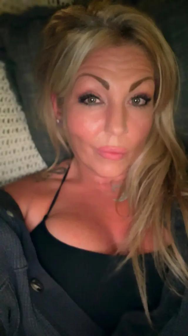 Next door mom 😈