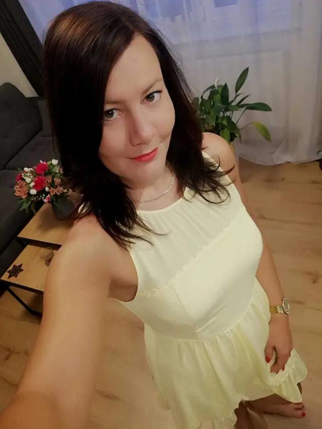 Yourhotwife