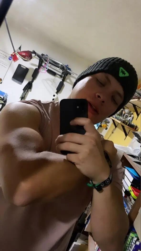 eL g0rRaZ 🎮🧢🍆😈