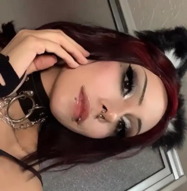 <3