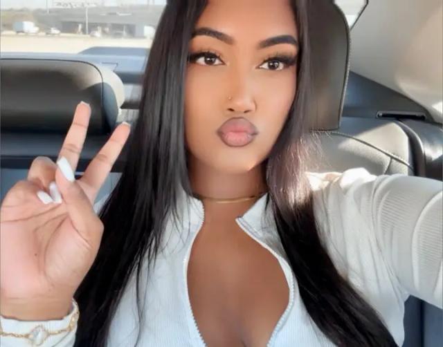 𝑨𝒚𝒆𝒔𝒉𝒂 𝑻𝒉𝒂 𝑮𝒐𝒅 👑