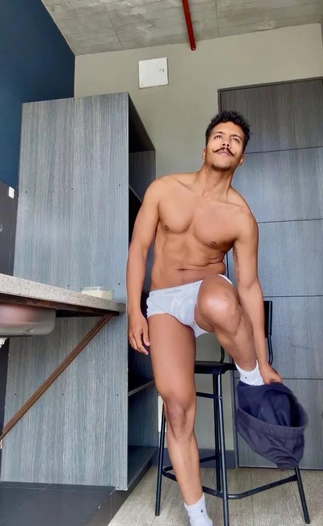 👨🏽‍🍳 L A T I N L I C I O U X 😋💦