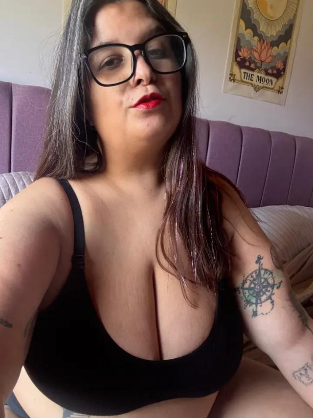 ✨𝙹𝚄𝙻𝙸𝙴✨ Proximity and pleasure 💕
