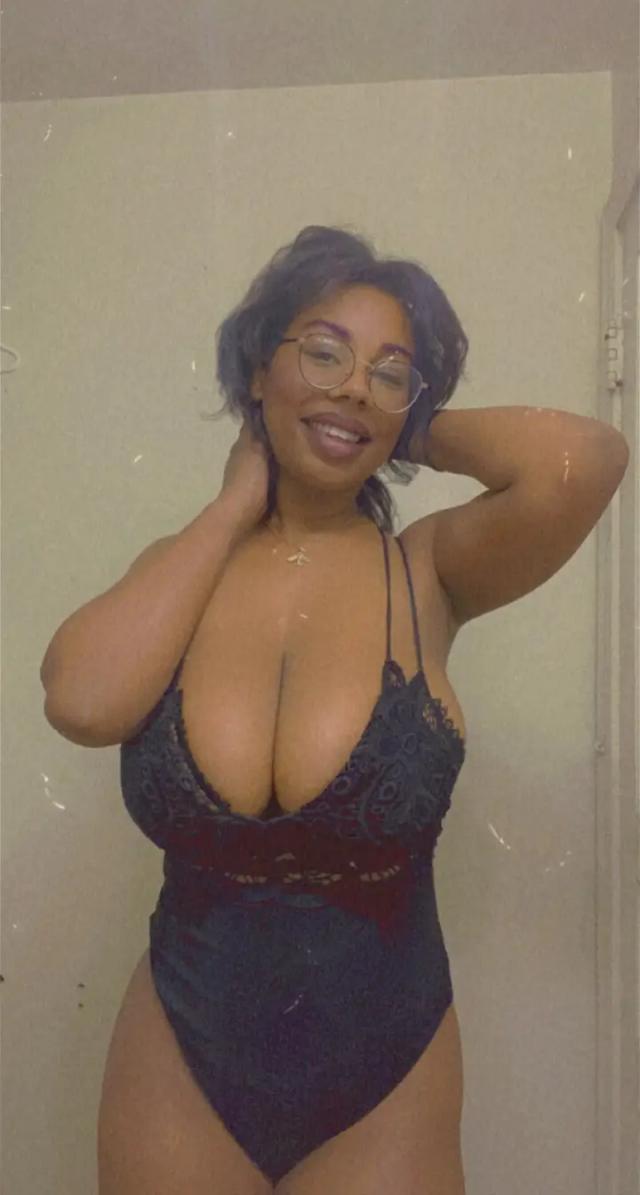 BeeXMarie