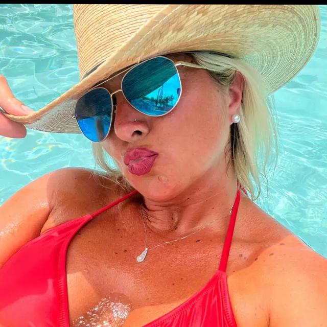 Tanning_Krissi128