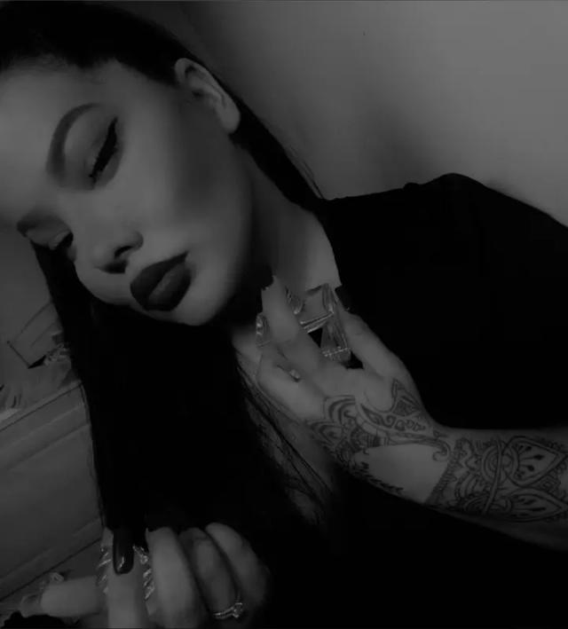 Miss.Black_R
