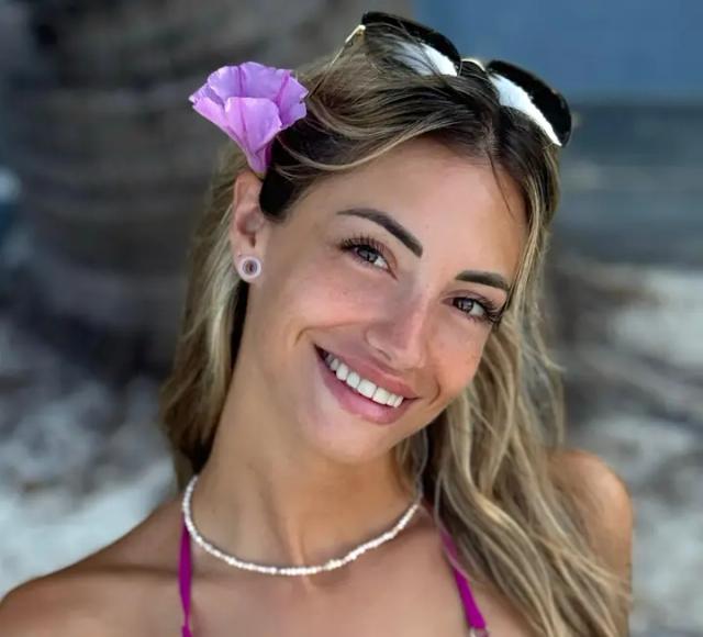 𝗗𝗲𝗻𝗶𝘀𝗲 🌸👸🏼