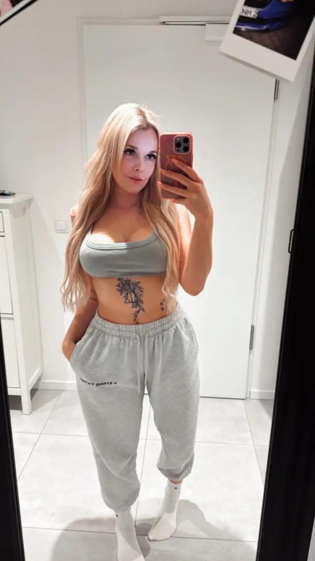 Feliz Nicole